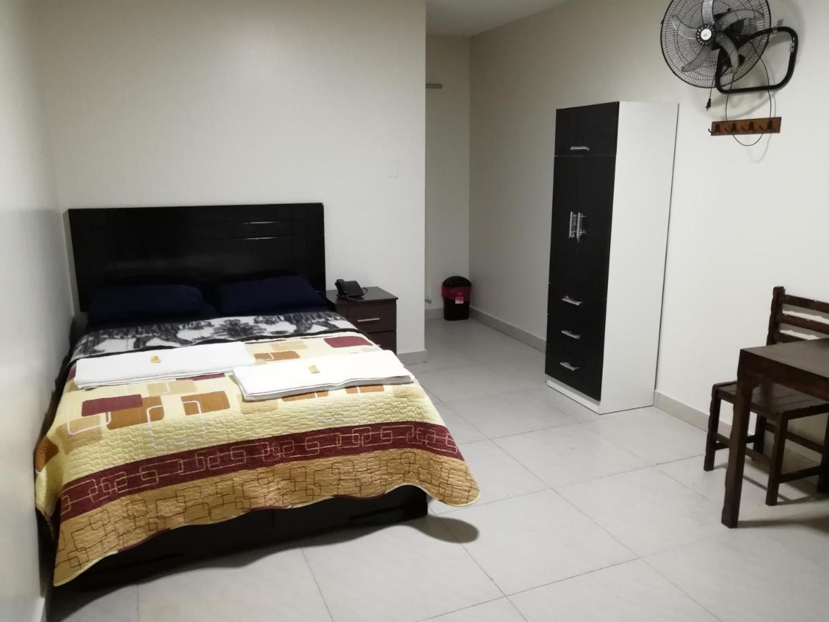 Maxy's & Hotel 3*